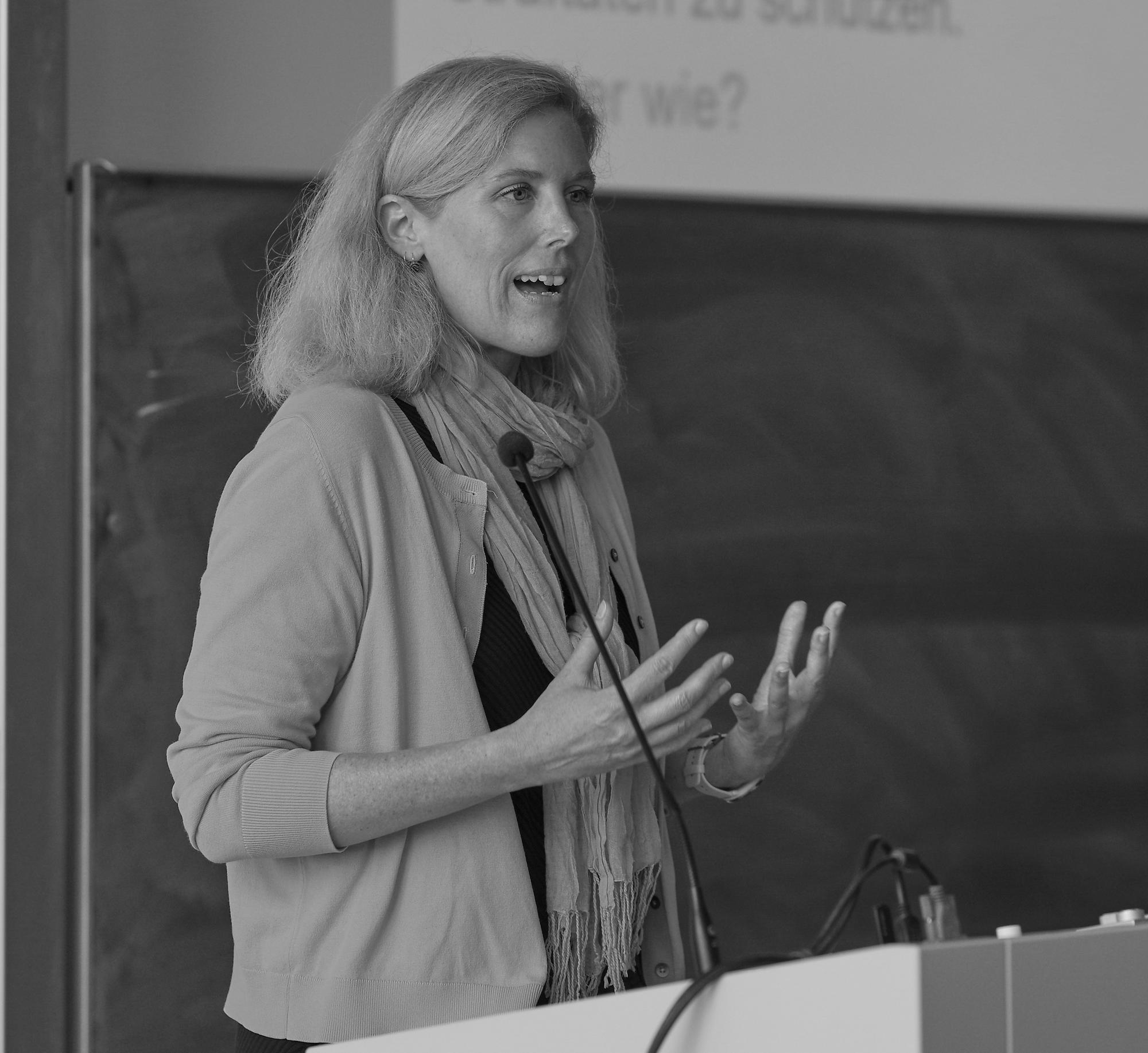 Prof. Dr. Kirstin Drenkhahn