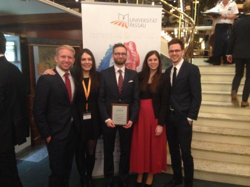 Das Jessup Moot Court Team 2017 – Best Applicant Memorial Award  v.l.: Matthias Konrad, Svenja Gutsche, Carl Nägele, Valentina Chiofalo, Mark Manow