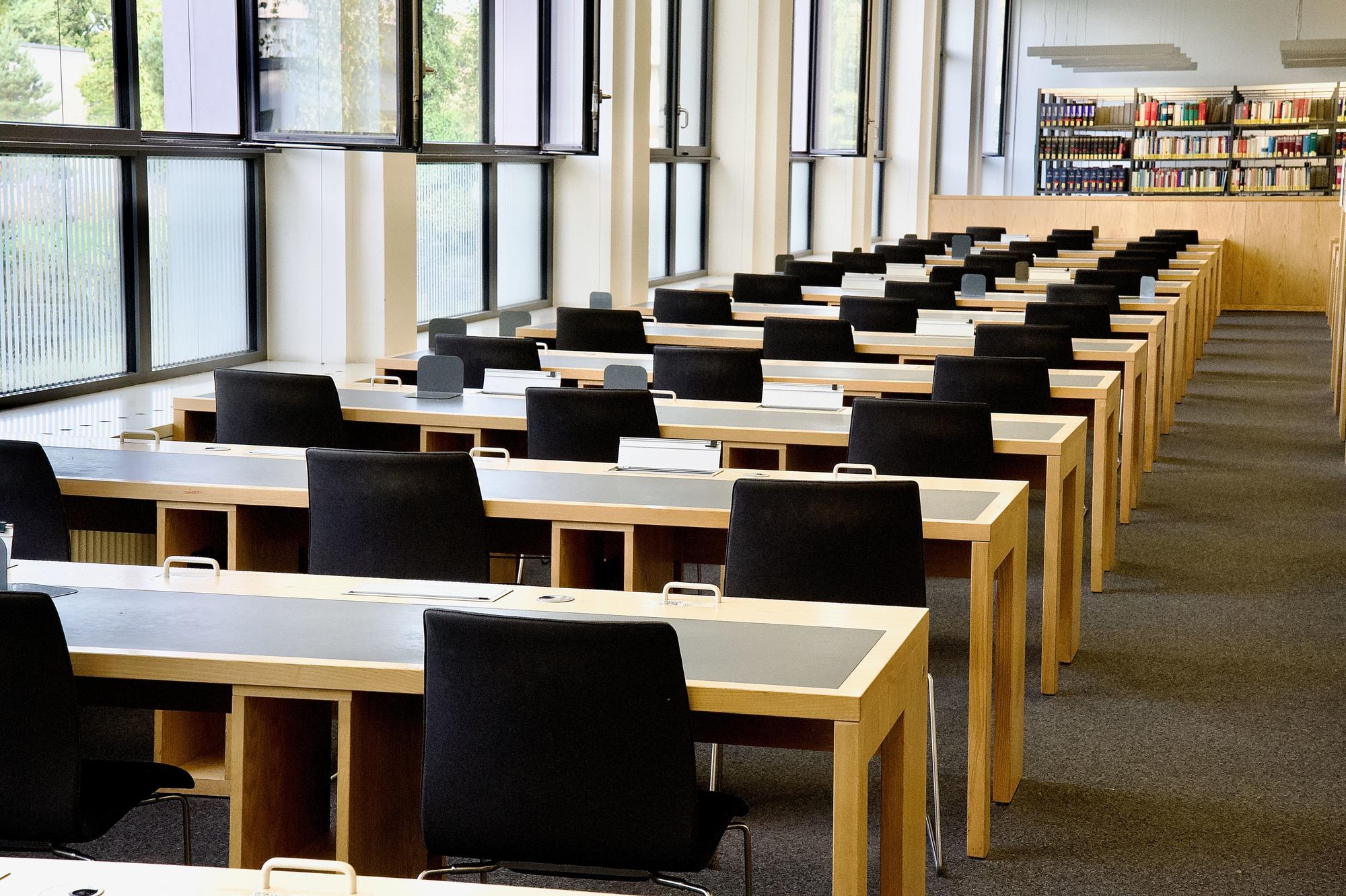 Lesesaal in der Fachbereichsbibliothek