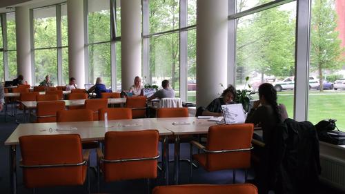 Prüfungsvorbereitungen in der Bibliothek der Mykolo Romerio Universitetas in Vilnius