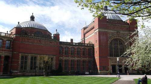 Der Campus der University of Birmingham ist ein Hort der Stille und ein idealer Kontrast zum quirligen Leben in der Birminghamer Innenstadt.