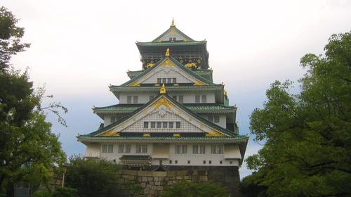 Die Burg von Osaka - traditionelle Baukunst in einer modernen Stadt