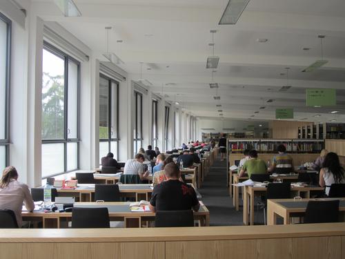 Lesesaal FB-Bibliothek