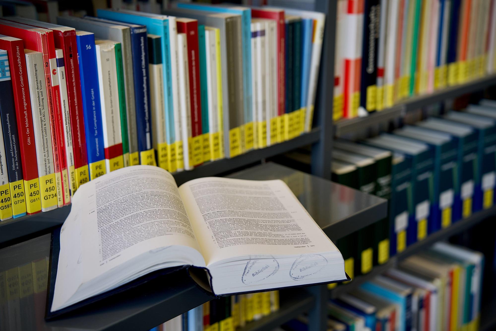 In der Juristischen Fachbibliothek